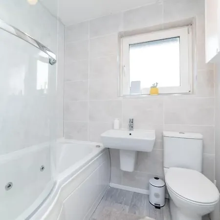 Excellent, Comfortable Location To Visit Belfast Holywood  Exterior photo