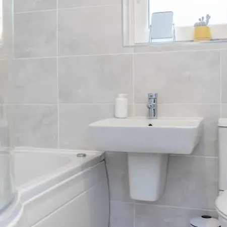 Excellent, Comfortable Location To Visit Belfast Holywood  Exterior photo
