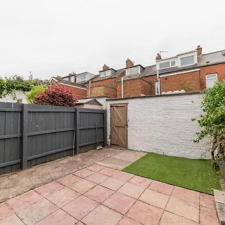 Excellent, Comfortable Location To Visit Belfast Holywood  Exterior photo
