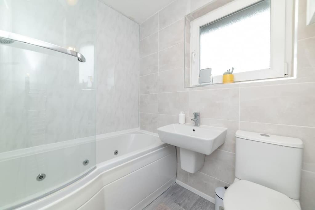 Excellent, Comfortable Location To Visit Belfast *